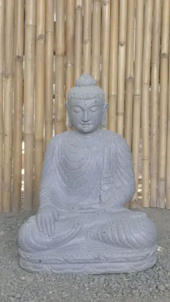 Artikelbild 1 des Artikels “Sitzender Buddha aus Flussstein in Bhumisparsha - Geste des Berührens der Erde. 65cm Höhe. “